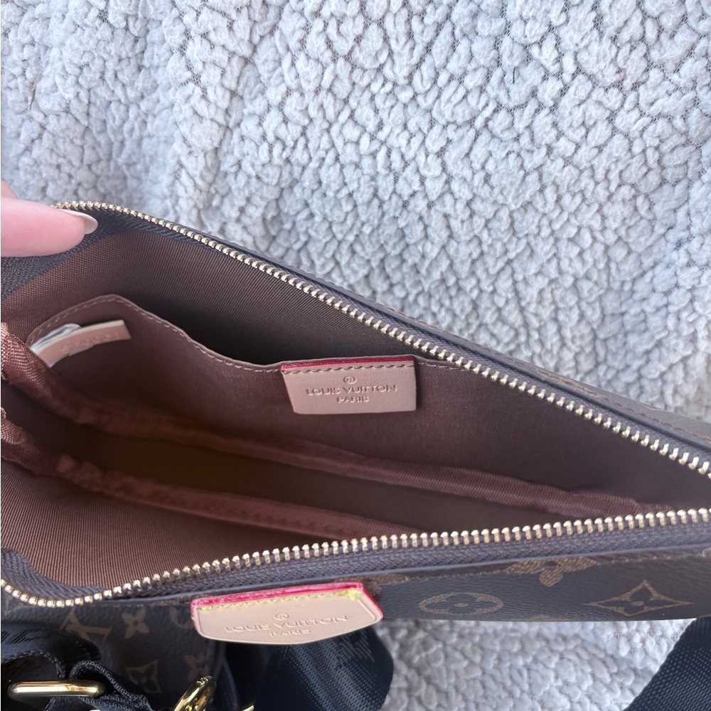 Louis Vuitton Monogram Canvas Multi-Pochette with Black Strap and Gold Hardware - Picture 2 of 5